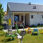 Letniskowe Chabrowa 1 Деревянный коттедж