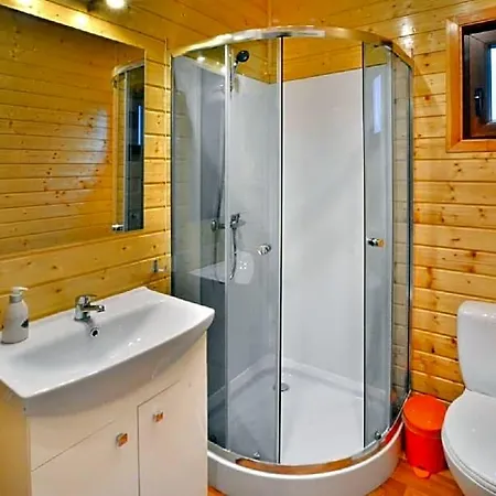 Letniskowe Chabrowa 1 山林小屋